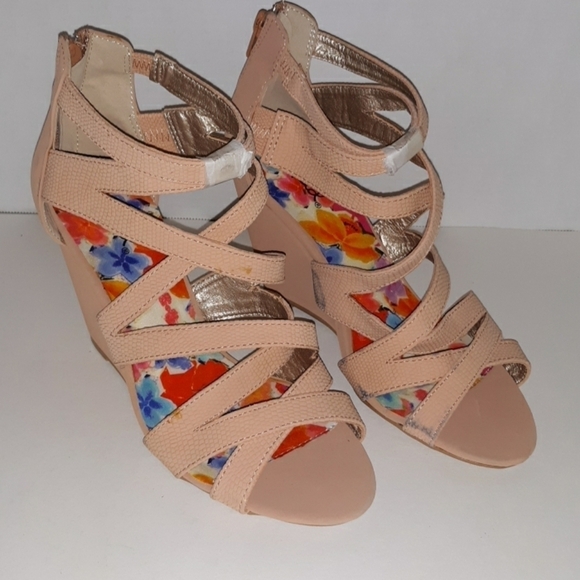 Qupid new peach color platform heels - Picture 1 of 7